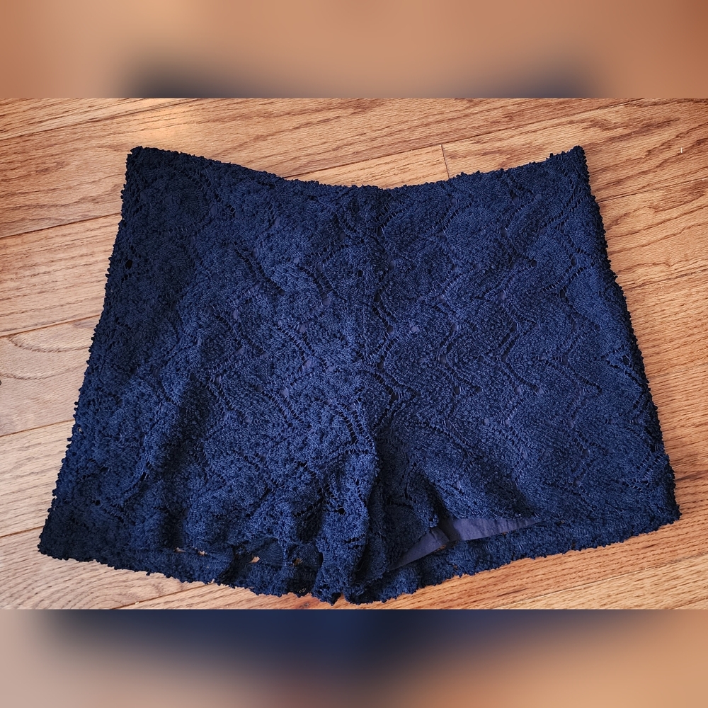 Moon River Anthropologie Deep Blue Lace Shorts. Fully Lined. Side Zip. NWT